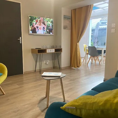 בית נופש Mocy La Maison *